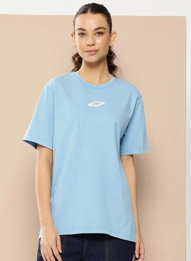 ديفيرينس أوف أوبينيون تيشيرت واسع بتفاصيل مشطوفة